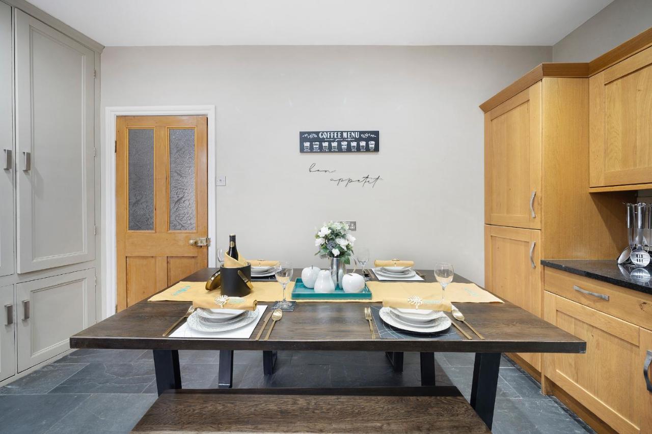 4 Bedroom Home With Garden, Game Room, Parking- Esho Stays Глостер Экстерьер фото