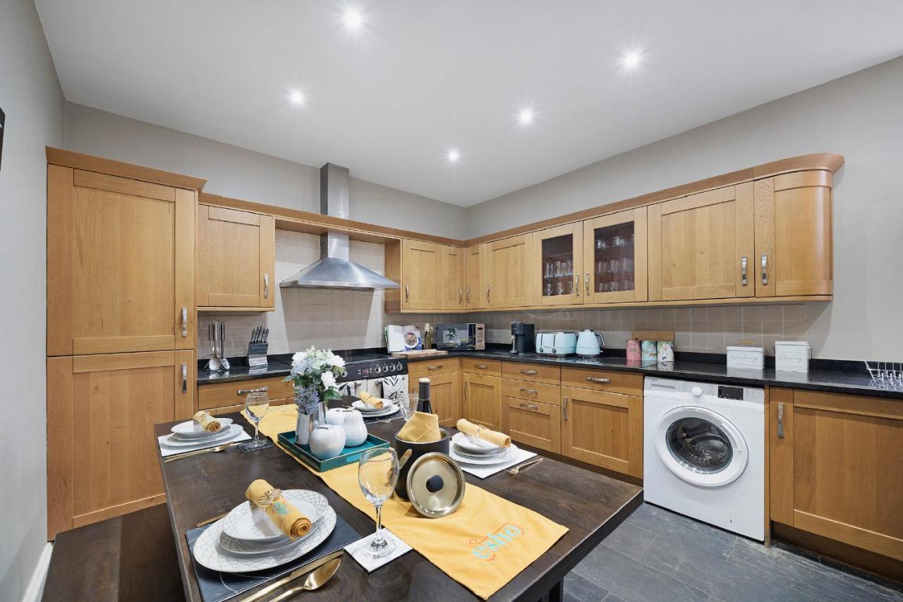 4 Bedroom Home With Garden, Game Room, Parking- Esho Stays Глостер Экстерьер фото